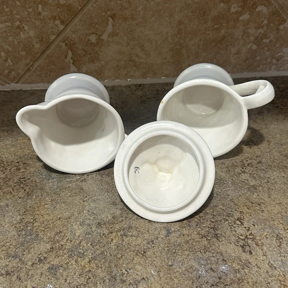 Vintage 1960's Poppytrail Metlox Sculptured Daisy Creamer & Sugar Bowl Set